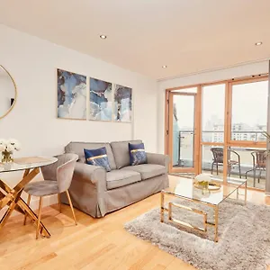 Deluxe Apt, River Canal View& Free Parking! Apartment